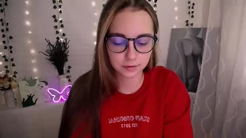 Snapshot of yours_piece_of_happiness_ chatting on September 2025 05:41:01 AM Happy online show from September 2025 05:41:01 AM