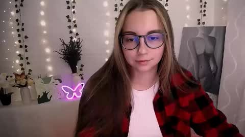 Snapshot of yours_piece_of_happiness_ chatting on September 2025 05:45:02 AM Happy online show from September 2025 05:45:02 AM