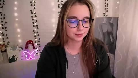 Snapshot of yours_piece_of_happiness_ chatting on October 2025 05:37:01 AM Happy online show from October 2025 05:37:01 AM