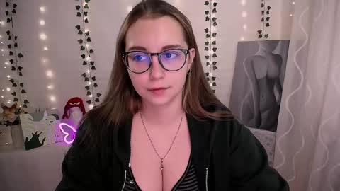 Snapshot of yours_piece_of_happiness_ chatting on October 2025 07:31:02 AM Happy online show from October 2025 07:31:02 AM