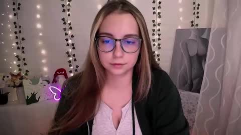 Snapshot of yours_piece_of_happiness_ chatting on October 2025 05:41:02 AM Happy online show from October 2025 05:41:02 AM