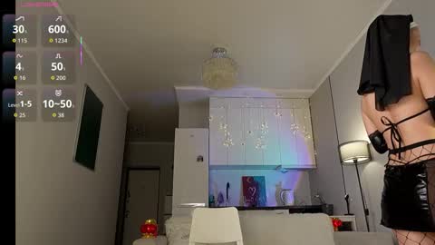 Snapshot of yoursecretloveee chatting on February 2026 01:25:01 PM Luminous Luna online show from February 2026 01:25:01 PM