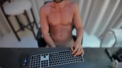 yoursfrenchsubmissiveslutguy online show from May 2026 07:00:01 PM
