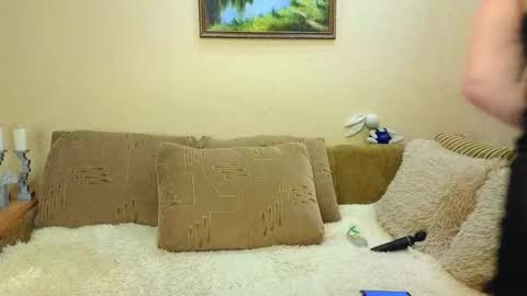 YourXQueen online show from October 2025 05:30:01 AM