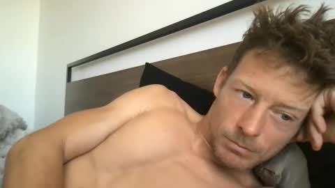 yoyoyo1221 online show from April 2026 02:33:02 AM