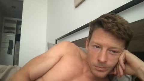 yoyoyo1221 online show from April 2026 02:12:02 AM