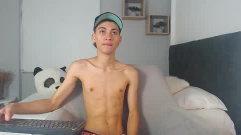 yulian_vasquez online show from March 2025 12:22:01 PM