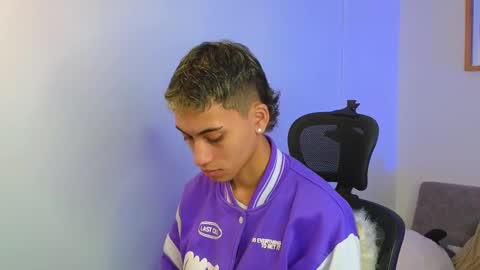 yulian_vasquez online show from October 2025 12:13:02 PM