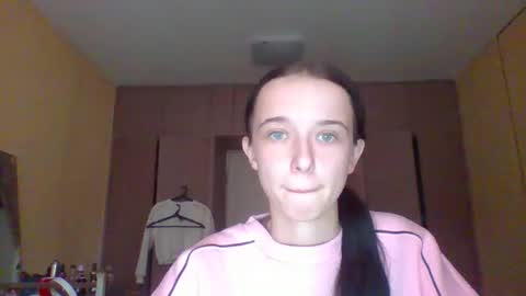 Yuliia online show from October 2025 05:37:01 AM