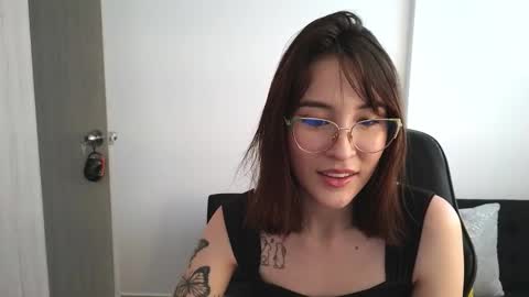 Yulienne online show from November 2025 08:51:01 PM