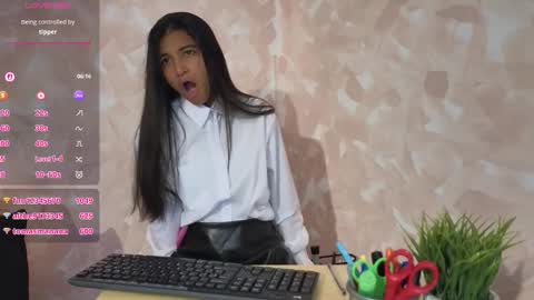 Snapshot of yuliethpetite chatting on March 2026 11:46:02 AM yuliethpetite online show from March 2026 11:46:02 AM