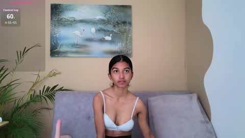 Snapshot of yuliethpetite chatting on April 2026 01:17:02 PM yuliethpetite online show from April 2026 01:17:02 PM