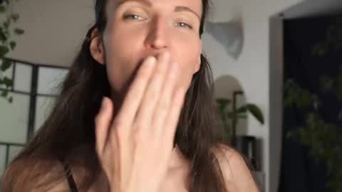 yulla dao online show from October 2025 05:12:01 PM