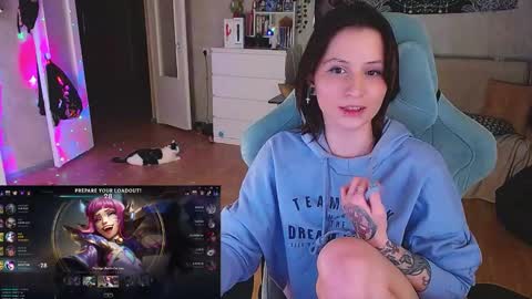 Snapshot of yum_neko_chan chatting on January 2025 08:33:02 PM Kris online show from January 2025 08:33:02 PM