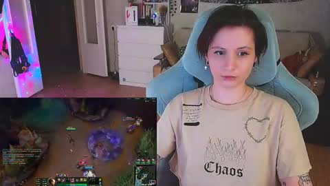 Snapshot of yum_neko_chan chatting on February 2025 08:02:02 PM Kris online show from February 2025 08:02:02 PM