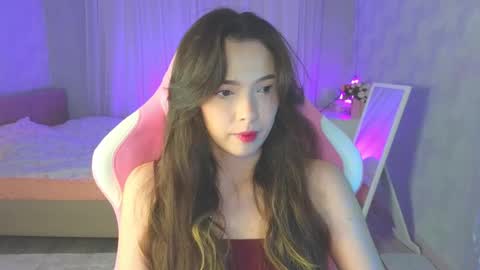 Snapshot of yuna_sunshy chatting on November 2025 12:43:01 AM Yuna online show from November 2025 12:43:01 AM