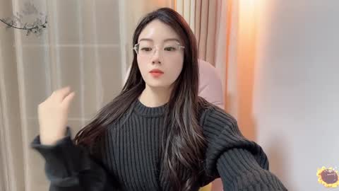 Snapshot of yuner0715 chatting on December 2024 02:24:02 PM YunEr online show from December 2024 02:24:02 PM