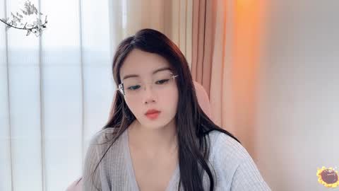 Snapshot of yuner0715 chatting on December 2024 02:37:02 AM YunEr online show from December 2024 02:37:02 AM