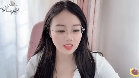 Snapshot of yuner0715 chatting on December 2024 06:29:01 AM YunEr online show from December 2024 06:29:01 AM