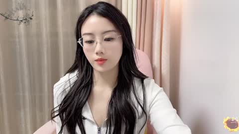 Snapshot of yuner0715 chatting on December 2024 09:35:01 AM YunEr online show from December 2024 09:35:01 AM