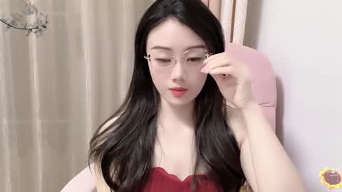 Snapshot of yuner0715 chatting on December 2024 02:37:02 PM YunEr online show from December 2024 02:37:02 PM