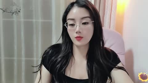 Snapshot of yuner0715 chatting on December 2024 02:27:01 PM YunEr online show from December 2024 02:27:01 PM