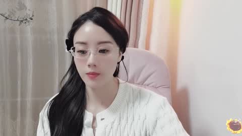 Snapshot of yuner0715 chatting on December 2024 02:33:02 PM YunEr online show from December 2024 02:33:02 PM