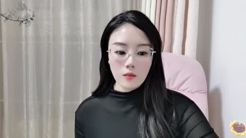 Snapshot of yuner0715 chatting on December 2024 02:06:02 PM YunEr online show from December 2024 02:06:02 PM