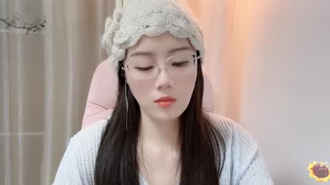 Snapshot of yuner0715 chatting on December 2024 02:17:02 PM YunEr online show from December 2024 02:17:02 PM