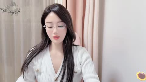 Snapshot of yuner0715 chatting on December 2024 01:52:02 PM YunEr online show from December 2024 01:52:02 PM