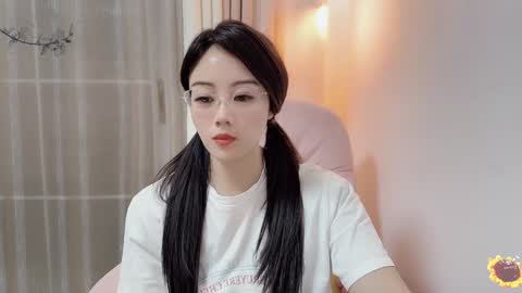 Snapshot of yuner0715 chatting on January 2025 02:12:02 PM YunEr online show from January 2025 02:12:02 PM