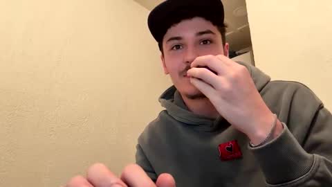 yungstudbev online show from September 2025 12:23:02 AM