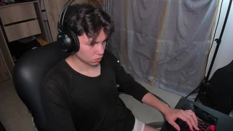 Snapshot of yurii_moody chatting on December 2024 02:42:02 AM yurii_moody online show from December 2024 02:42:02 AM