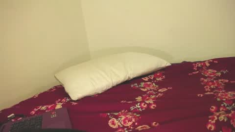 Snapshot of yuya_mbb chatting on December 2024 11:35:01 PM Yuya online show from December 2024 11:35:01 PM