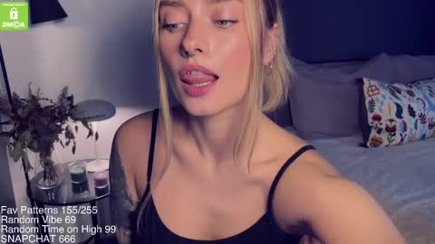 The Queen Bitch of the United Kingdom online show from February 2025 07:34:02 AM