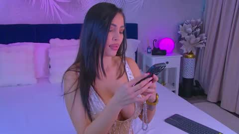 Snapshot of yviesweet chatting on October 2025 07:10:02 AM Laura online show from October 2025 07:10:02 AM