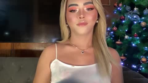 Snapshot of yvonne_guidotti chatting on December 2024 05:19:01 PM Miss Cali online show from December 2024 05:19:01 PM