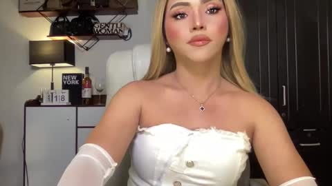 Snapshot of yvonne_guidotti chatting on January 2025 07:57:01 AM Miss Cali online show from January 2025 07:57:01 AM