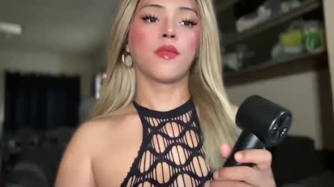 Snapshot of yvonne_guidotti chatting on November 2025 10:01:02 PM Miss Cali online show from November 2025 10:01:02 PM