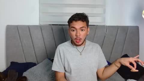 Snapshot of zac_golden chatting on October 2025 03:43:02 AM Zack online show from October 2025 03:43:02 AM