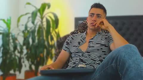 zachpri20 online show from October 2025 04:36:02 PM