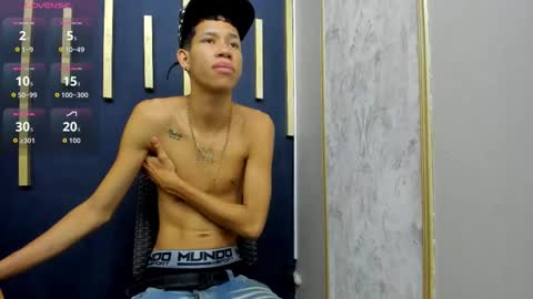 Snapshot of zack_horny19 chatting on September 2025 12:21:02 PM Zack online show from September 2025 12:21:02 PM