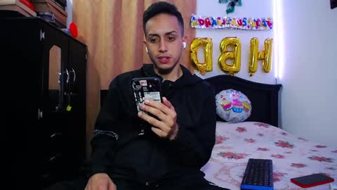 zackdriussyx online show from March 2025 04:30:02 AM