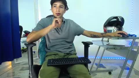 Snapshot of zacktk7 chatting on December 2024 12:10:02 AM zack online show from December 2024 12:10:02 AM