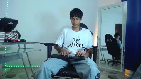 Snapshot of zacktk7 chatting on December 2024 11:28:02 PM zack online show from December 2024 11:28:02 PM