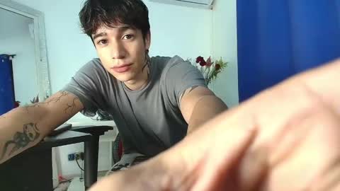 Snapshot of zacktk7 chatting on February 2025 11:30:02 PM zack online show from February 2025 11:30:02 PM