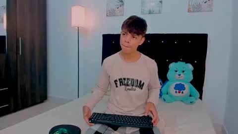 zacktorres_ online show from October 2025 08:09:02 PM