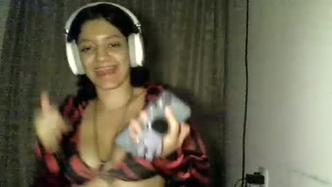 Snapshot of zafiro_rubi chatting on July 2026 09:25:02 PM Zafiro online show from July 2026 09:25:02 PM