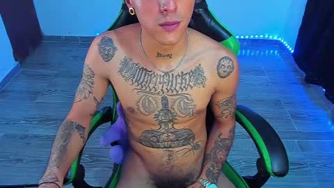 BiG Zafiro online show from May 2026 01:02:04 AM