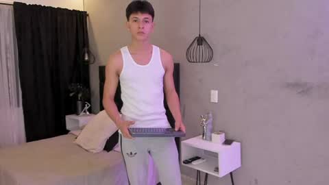 Samuel online show from May 2026 07:44:01 PM